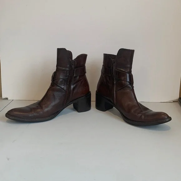 Vic Matie Women’s Size 38 Brown Leather 2.5” Block Heel Western Ankle Boots - Picture 2 of 15